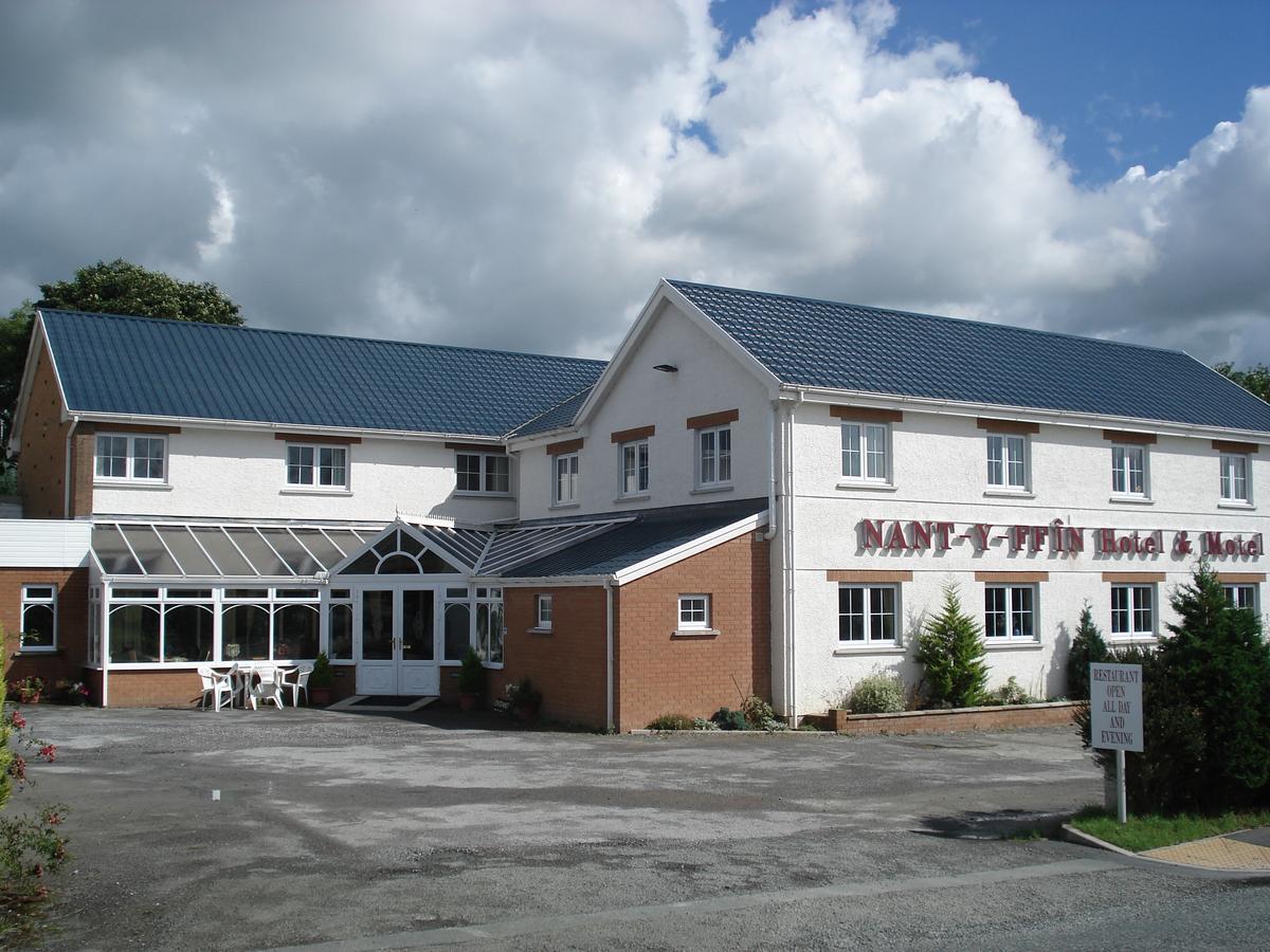 Nant-Y-Ffin Hotel Llandissilio Exterior foto